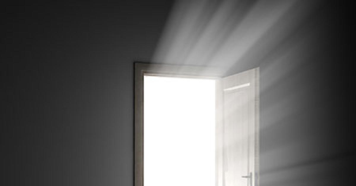 02f03260 open door  web