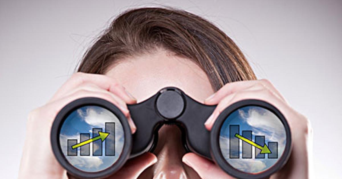02g64750 businesswoman binoculars web