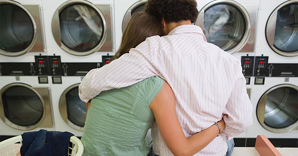 03c00836 young couple at laundry web