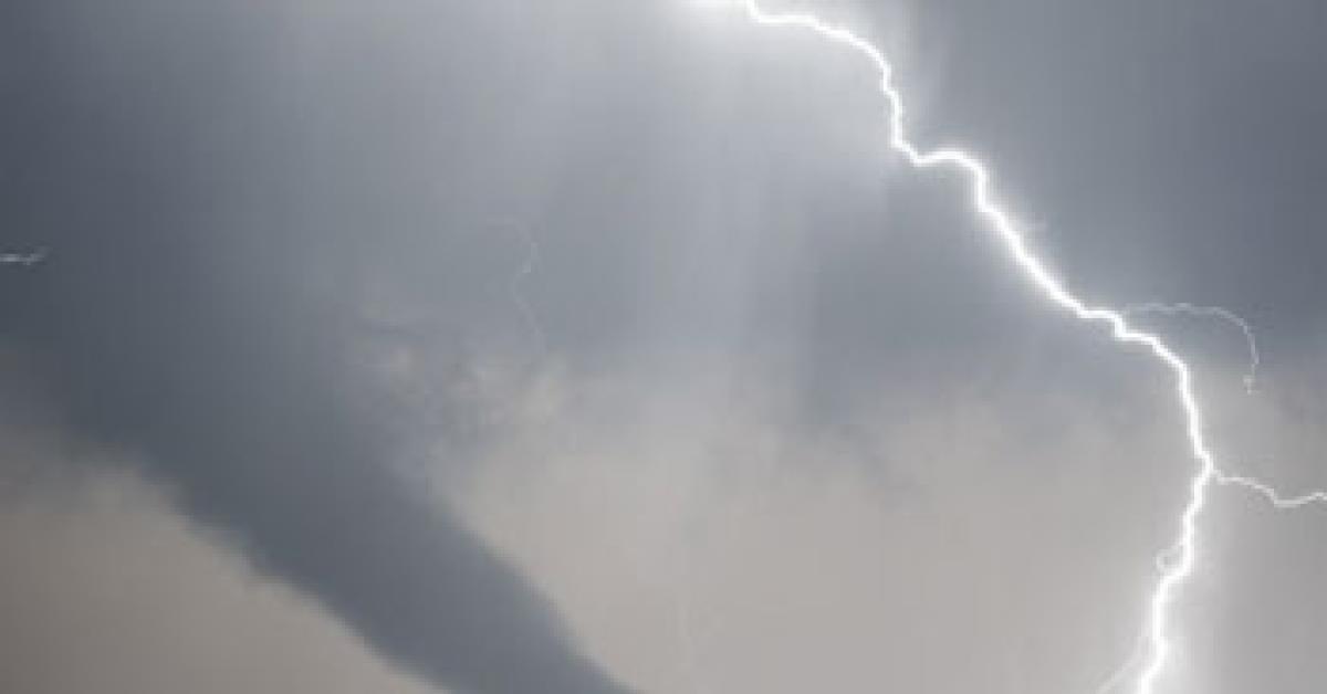 tornado lightning storm 2